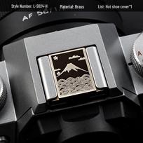 Metalinis karšto batuko dangtelis, skirtas Fujifilm, Canon, Nikon, Leica - Dekoratyvus ir apsaugantis nuo dulkių kameros priedas white
