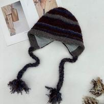 Hairball Fair Island style color matching striped knitted hat Children's autumn and winter wool hat Thickened warm ear protection Lei Feng hat One size fits all black