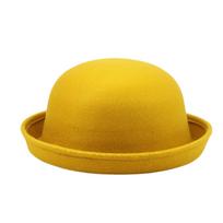 Klasikinė raudona skrybėlaitė-bowler vyrams ir moterims. Vintažinė skrybėlaitė kostiumui, vakarėliui ir mados aksesuaras One Size yellow