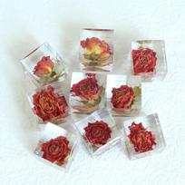Real Flower Epoxy Cube Rose Ornament: 3D Plant Specimen Photo Frame Decoration