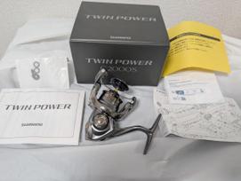 Shimano 24 Twin Power C2000S made in excellent Tube 205jF (reel only, Japan, condition) black