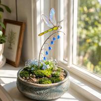 Hanging Bluebell Flower Dragonfly Garden Statue Decorative Yard Stake Metal Flying Insect Art Pendant Outdoor Planter Decor Gift white