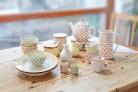 Bloomingville Susie retro vazos, mažo skersmens 6.5 cm, aukštis 11 cm, rožinė, geltona, raudona, keramikos rinkinys iš 3