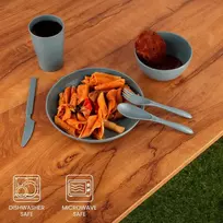 Belle Vous 4 dalių plastikiniai stalo įrankiai kempingui: dubuo, lėkštė, puodelis, peilis, šakutė, šaukštas, stalo įrankių rinkinys kempingui, stalo įrankiai iškylai, tamsiai mėlyna