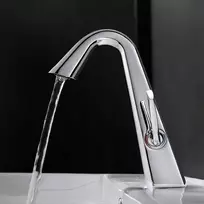Aukštas chromuotas modernus maišytuvas praustuvui su grotelėmis