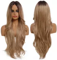 Perukas ilgais, natūraliai atrodančiais plaukais, šviesiai rudas, su "lace front"