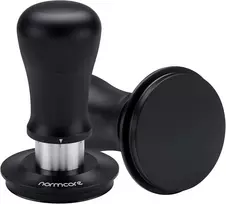 Normcore V5 kavos tamperis 58 mm, espresso tamperis, spyruoklinis tamperis su 6 lygių slėgio reguliavimu, nerūdijančio plieno pagrindas plokščias su titano danga, aliuminio rankena, silikoninis stovas