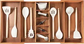 Kitchenedge Premium įrankių ir stalo įrankių stalčių organizatorius, išplečiamas nuo 40 iki 71 cm pločio, 10 skyrių, maistinis premium akacijos medienos apdaila, virtuvės laikymo dėklas