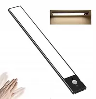 Led lemputė po spintele su judesio davikliu įkraunama per usb ant magnetų 6500k 6w 40cm