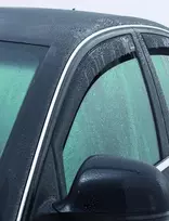 ClimAir Priekiniai vėjo deflektoriai (1 komplektas) vairuotojo ir keleivio pusėms Cls003p0108d, skirti Skoda Octavia Saloon / Estate Type Nx, 5 durų, 2020-, tamsios medžiagos