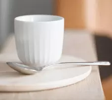 Kähler Hammershøi espresso puodelis 10 cl, legendinis daniškas dizainas, nesenstantis baltas