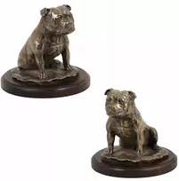 Staffordshire Bull Terrier statulėlė ant medinio pagrindo