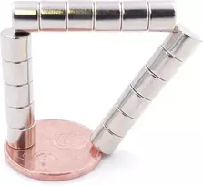 Brudazon 60 mini diskiniai magnetai 6 x 5 mm N52 stipriausio lygio neodimio magnetai itin stiprūs magnetai modeliavimui, nuotraukoms, lentoms, skelbimų lentoms, šaldytuvams, rankdarbiams, itin stiprūs diskiniai magnetai