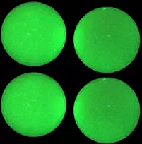 Merkts fluorescenciniai golfo kamuoliukai, elastinga guma, fluorescenciniai 4 švytintys golfo kamuoliukai, naktinis sportas, automatinis šviesos sugėrimas ir švytintys naktiniai kamuoliukai, ilgai šviečiantys