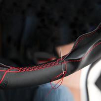 Rankomis siūta mikropluošto odos automobilio vairo dangtelis-apsauga, skirta Mercedes Benz GLE 43 W205 C43 C117 X156 C218 C253 X253 red thread black