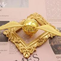 „Golden Snitch“ papuošalų dėžutės organizatoriaus žiedo dėžutės pasiūlymas Vestuvių suvenyrai Kūrybingi papuošalų dėžutės Laikymas Merginos gimtadienio dovana Gold Wings B