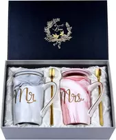 Affek Design Mr ir Mrs kavos puodeliai porai, vestuvių dovana jaunavedžiams, vestuvių dovanos porai / nuotakai ir jaunikiui, 400 ml keraminiai puodeliai, šaukšteliai ir dangteliai su atvirukais, graži dėžutė