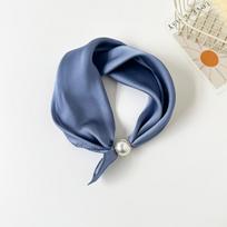 Spausdintas šilkinis skara su perlo sagtimi grandinėle moteriška tingi plona magnetinė raktikaulio pakabuko skarelė rankoms dizainerės moters kaklo skara 47x15cm gray