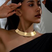 Vintage Trendy Personality Alloy Plain Embossed Circle Choker Clavicle Necklace For Women 1PC black