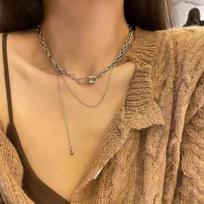 Summer Spicy Girl 2022 High-End Brooch Necklace with Cold Style Design brown