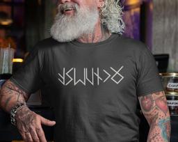 VARDAS RŪNAIS Vikingų marškinėliai, Personalizuoti Futhark rūnų marškinėliai, Individualūs skandinaviški marškinėliai, Individualūs vikingų drabužiai, Individualios skandinavų mitologijos dovanos 130 gray