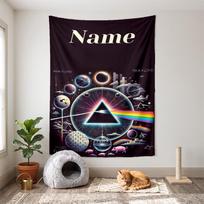 Pink Floyd (1) Individualizuojamas vardinis dekoratyvinis sieninis gobelenas – ideali sienų puošybos priemonė miegamiesiems, svetainėms, bendrabučiams ir namams. 180cmx230cm