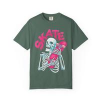 Skeleton Hugging Skateboard T-Shirt | Retro Punk Skate Graphic 140 gray