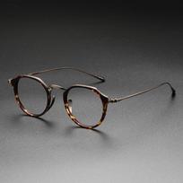 Japanese-style titanium eyeglass frames, same style as Wan Qiu1113Xiaohongshu's popular myopia glasses feature a unique, niche design with a retro, Tortoiseshell tea frame gray
