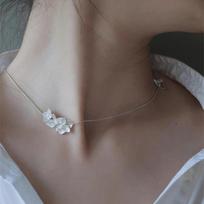 Women Retro Minimalist Fashion Gardenia Flower Clavicle Necklace 1PC