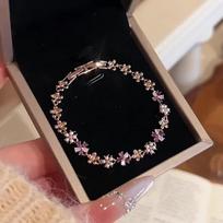 Zircon flower pearl buckle bracelet exquisite elegance and sweetness niche versatile bracelet light luxury high-end jewelry women gray