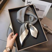 Kvadratinės Bandanos 100% Šilko Skara Moterims Mergaitėms Galvos Juosta Aksesuarai Servetėlė Kaklaskarė Plaukų Skara Madingas Spaudinys Kaklo Skaros Real Silk 65x65cm black