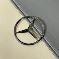 Suderinama su Mercedes-Benz variklio dangčio, galinėmis, bagažinės lipdukais ir emblemomis - 9cm, 7cm (90mm, 70mm). gray