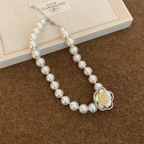 Diamond-encrusted flower multi-layer pearl necklace French retro temperament versatile collarbone chain light luxury high-end sweater chain women gray