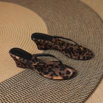 2026summer Sexy Open-toe Flip-flops Women's Slip-on Fashionable Mid-heel Sandals  Comfortable Wedge Sandals Plus Size Selling 36 brown
