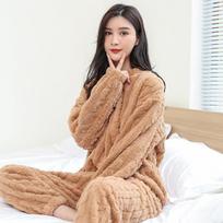 Autumn And Winter Coral Fleece Pajamas Women'S Loungewear Two-Piece Set Flannel Nightgown Fleece Thickened Outer Wear Warm Suit one size fits all ( 40-70kg ) beige