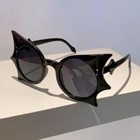 non-polarized Steampunk Diamond Star Bat Sunglasses Women for Men Trendy Halloween Party Sun Glasses Vintage Luxury Oversized Shades juoda