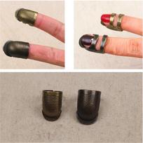 Vintage Metal Thimble Finger Protector Ring Handworking Needlework DIY Sewing Tools Accessories Household Needle Cap M-2pcs white