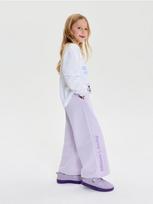Sinsay - Medvilninės wide leg kelnės su kišenėmis ir spauda Minnie and Daisy - vynuogių