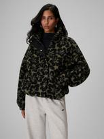 4F Sherpa oversize flisinis džemperis su aukšta apykakle moterims - chaki XS
