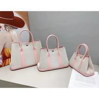 2026 Canvas Top Grain Leather Tote Bag Color Block Street Style Shoulder Women Medium Size Multiple Colors 25cm Slim Leather Strap pastelinės raudonos spalvos