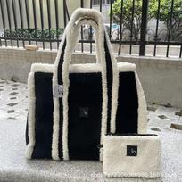 Large Capacity Plush Tote Bag Versatile Fall Winter Womens Single Shoulder Handbag With Pocket Black White gray