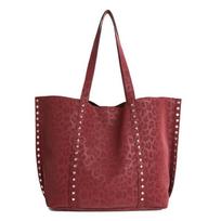 Large capacity tote bag, premium feeling rivet bag, portable shoulder bag, commuter bag, retro armpit bag. brown