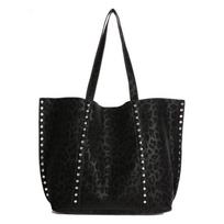 Large capacity tote bag, premium feeling rivet bag, portable shoulder bag, commuter bag, retro armpit bag.