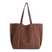 Large capacity tote bag, premium feeling rivet bag, portable shoulder bag, commuter bag, retro armpit bag. brown