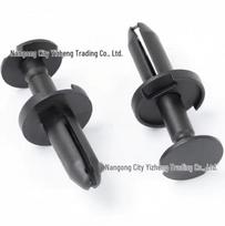 Chrysler/Jeep/Dodge Rear Bumper Fender Liner Clip black