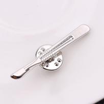 Hot-selling jewelry, fashionable and popular, simple brooch, medical jewelry, doctor's scalpel brooch. white