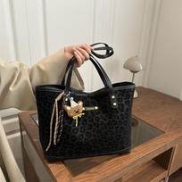 Retro casual large-capacity tote bag female personality leopard print spring versatile Maillard style shoulder bag without pendant black