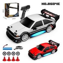 Naujas AE86 RC Drift lenktyninis automobilis 1/24 4WD 30KM/h dideliu greičiu su lengvu 2,4G radijo bangomis valdomų transporto priemonių modelių lenktynių varžybų žaislų berniukų dovana 8604 balta