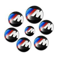 7 vnt. Priekinės variklio dangčio emblema Automobilio 50-mečio logotipas 82 mm + Galinė emblema 74 mm + Ratlankio dangtelis 68 mm Dekoratyvinis apdaila Stilius BMW black