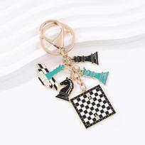 Chess Themed Enamel Keychain Knight Queen Chessboard Design Anti-Rust Alloy Pendant for Bag Car Key Holiday Gift for Chess Fans B white
